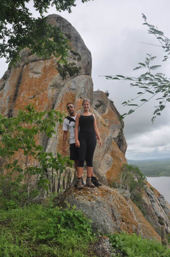 No alto da Galinha Choca, próxima ao seu 'rabo', em Quixadá, no sertão do Ceará